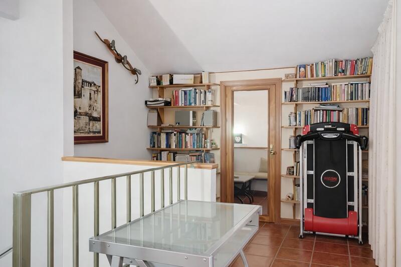 5 спальная комната Деревенский Дом продается