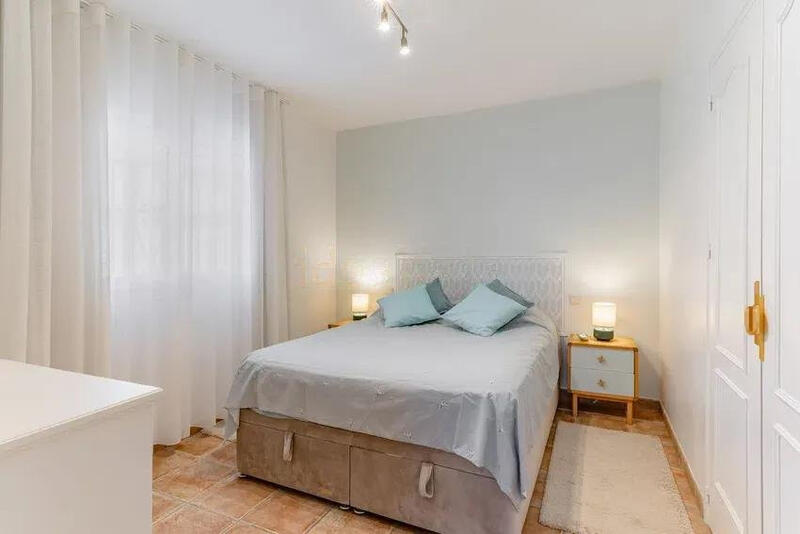 4 спальная комната Дом в пещере продается