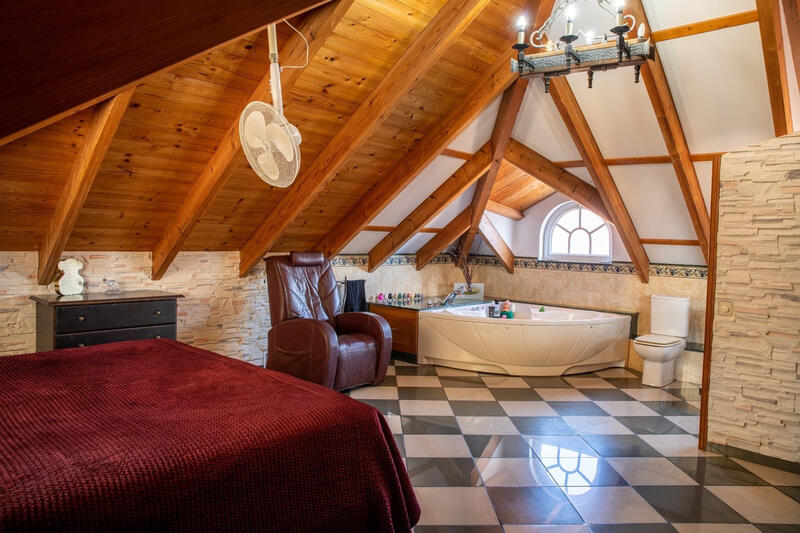 5 bedroom Country House for sale