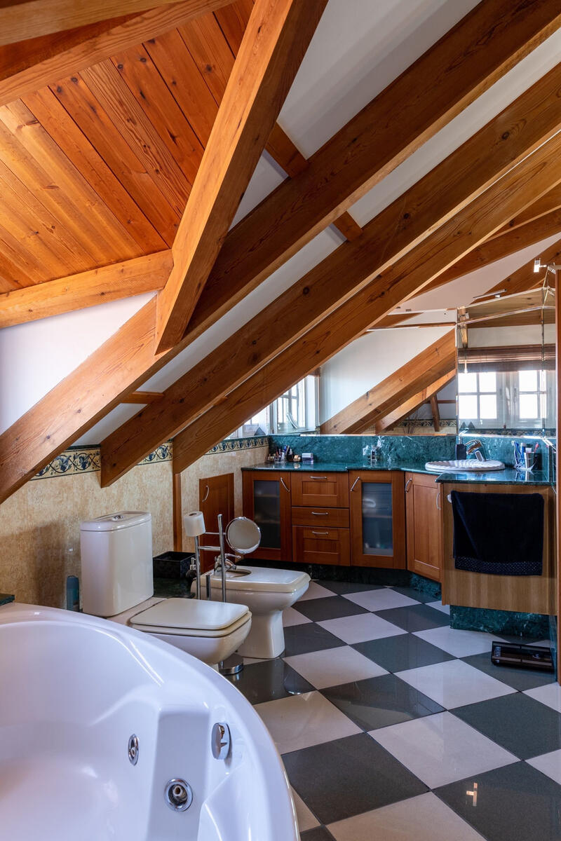 5 bedroom Country House for sale