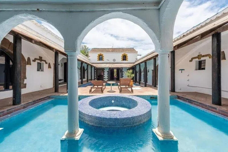 8 bedroom Country House for sale