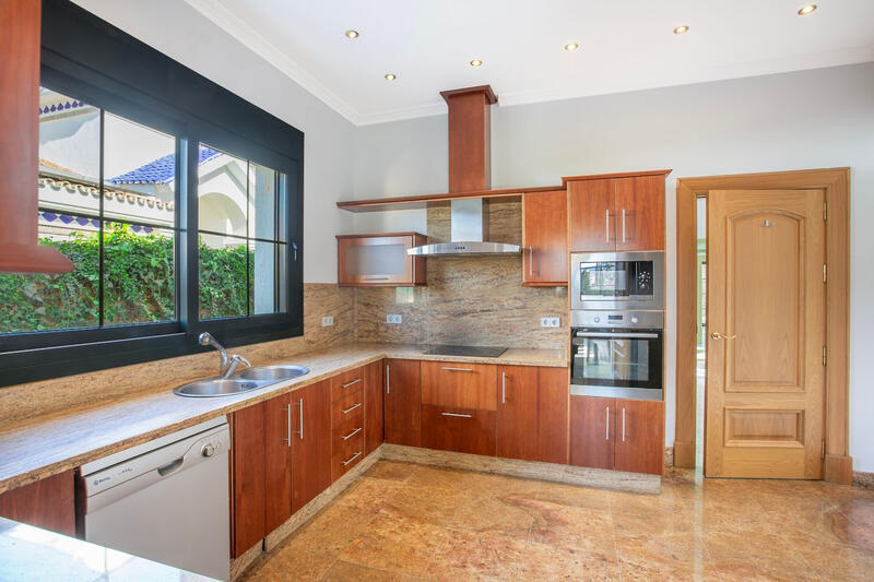 5 bedroom Villa for sale