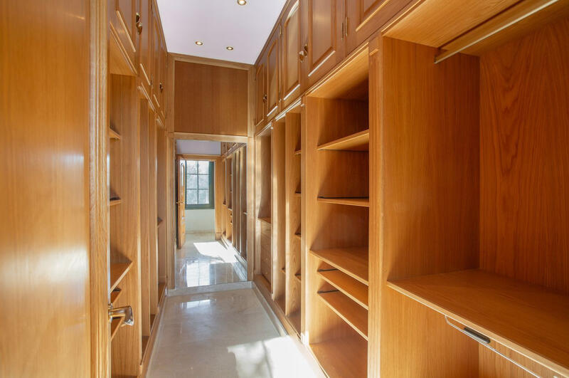 5 bedroom Villa for sale