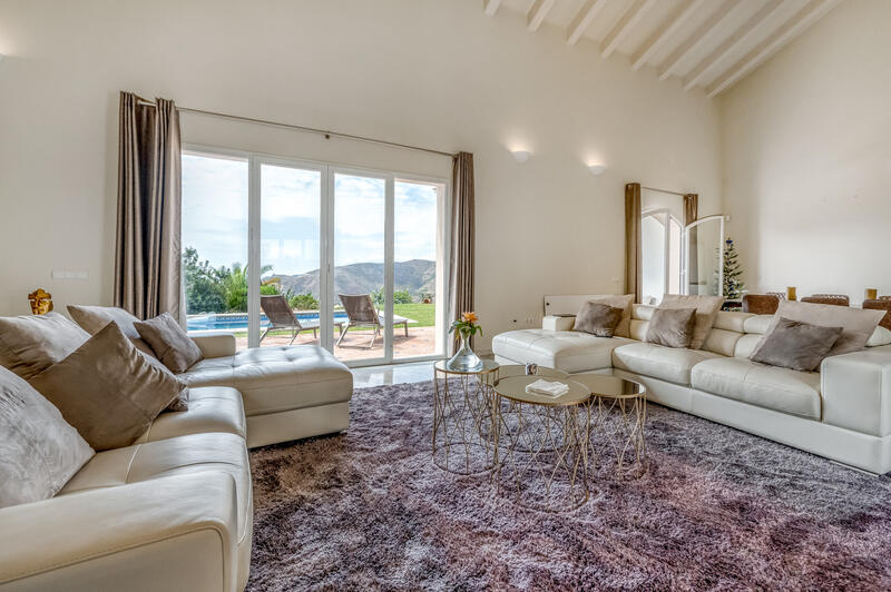 Villa en venta en Istan, Málaga