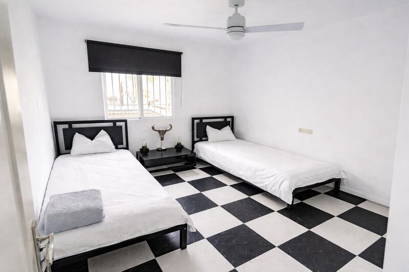 9 Cuarto Villa en venta