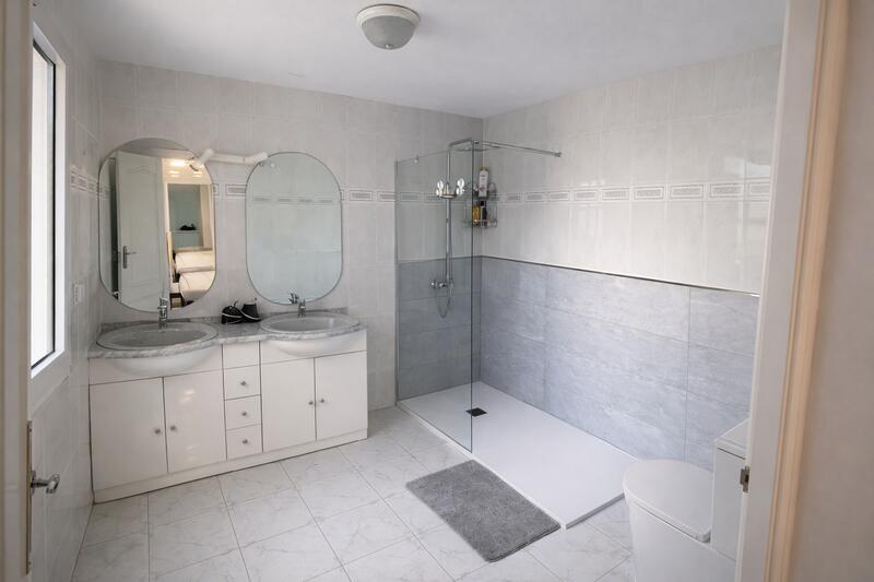 9 Cuarto Villa en venta