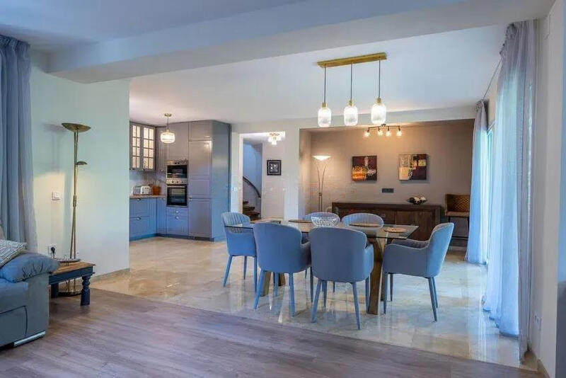 4 Cuarto Villa en venta