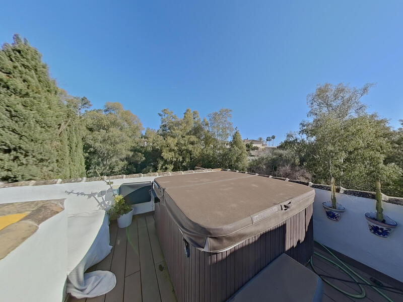 2 bedroom Townhouse for sale