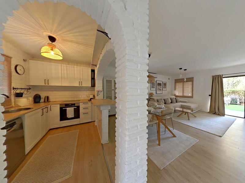 2 bedroom Townhouse for sale