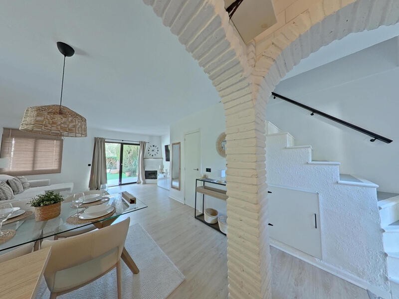 2 bedroom Townhouse for sale