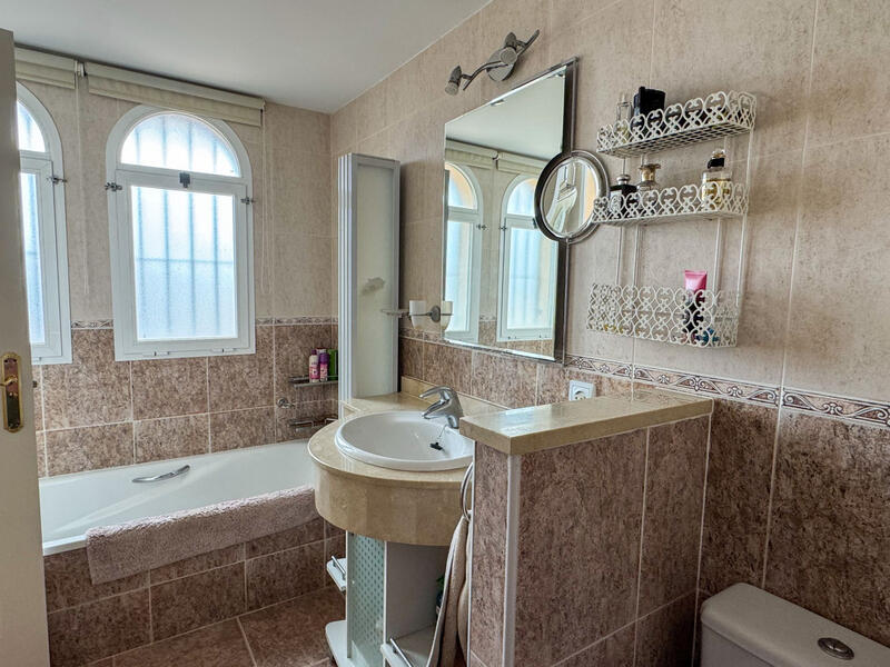 5 bedroom Townhouse for sale 5 bedroom Townhouse for sale