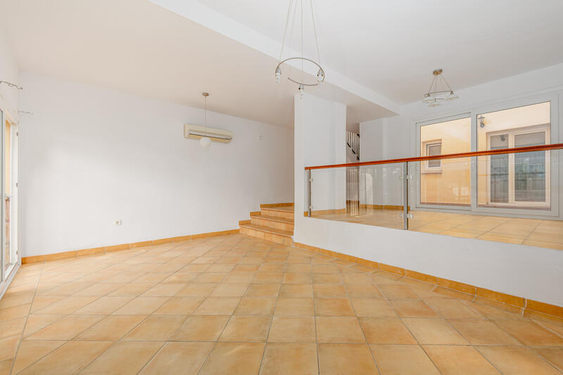 3 bedroom Townhouse for sale