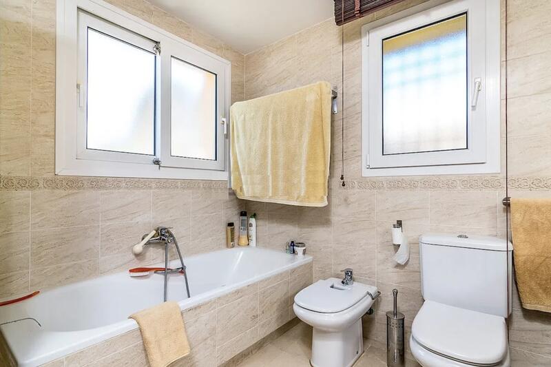 4 Schlafzimmer Landhaus zu verkaufen