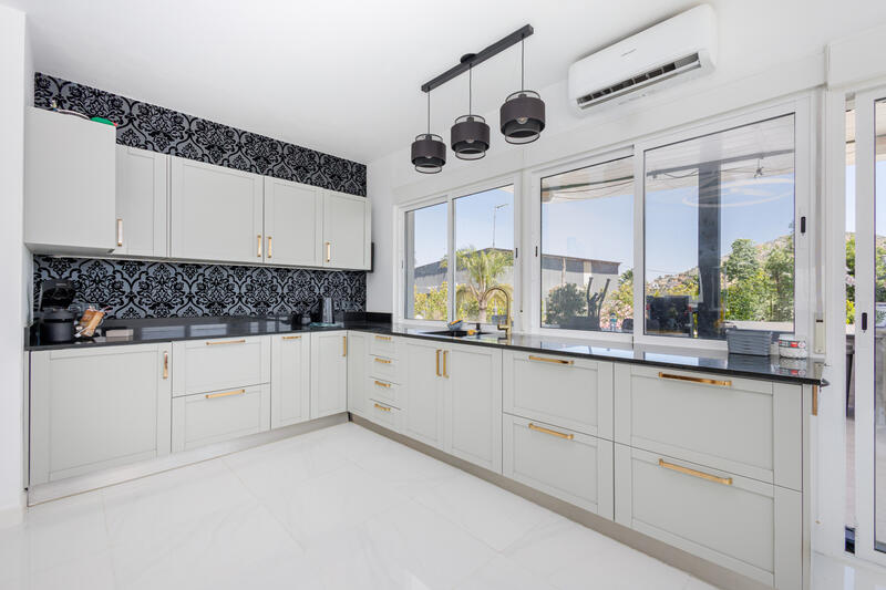 6 bedroom Villa for sale 6 bedroom Villa for sale