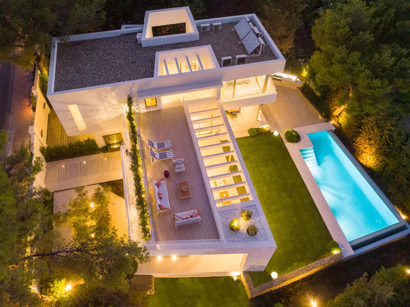 Villa for Long Term Rent in Nueva Andalucia, Málaga