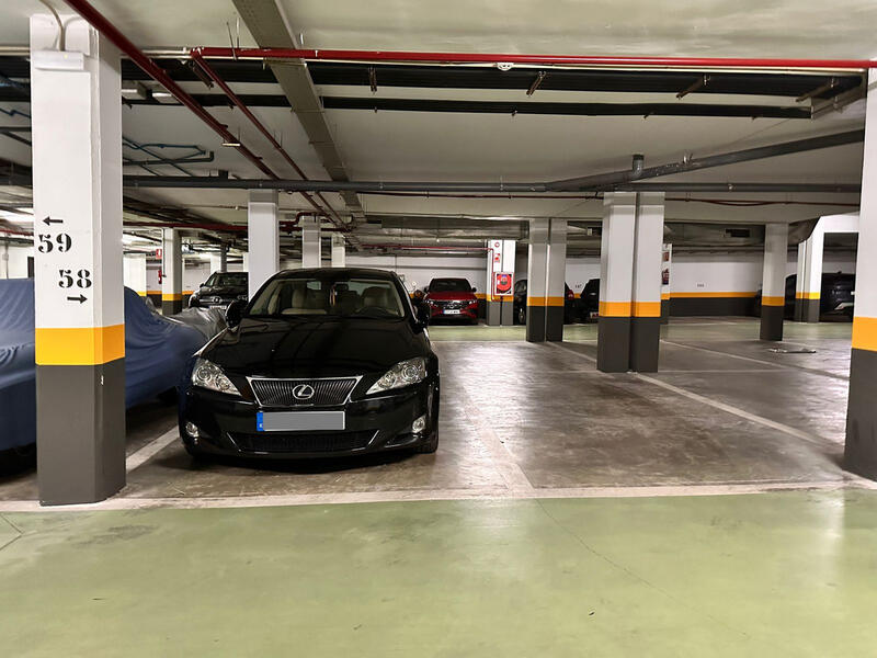 Erhvervsejendom til salg i Puerto Banus, Málaga