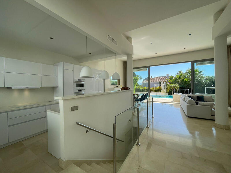 5 bedroom Villa for Long Term Rent