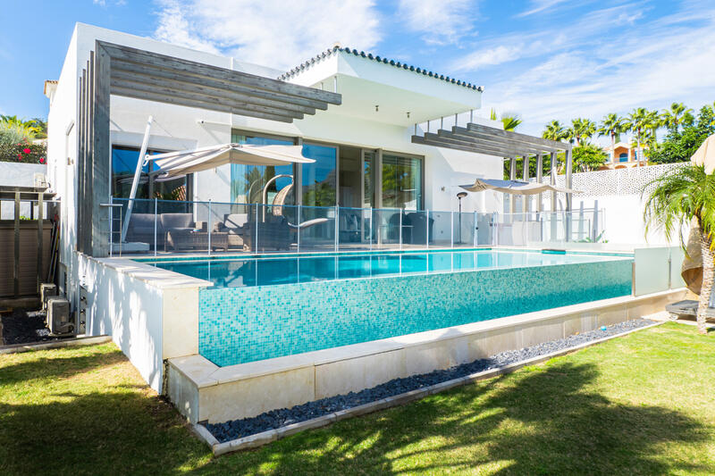 5 bedroom Villa for Long Term Rent
