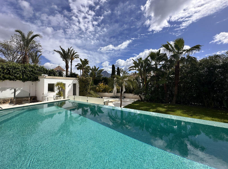 5 bedroom Villa for sale