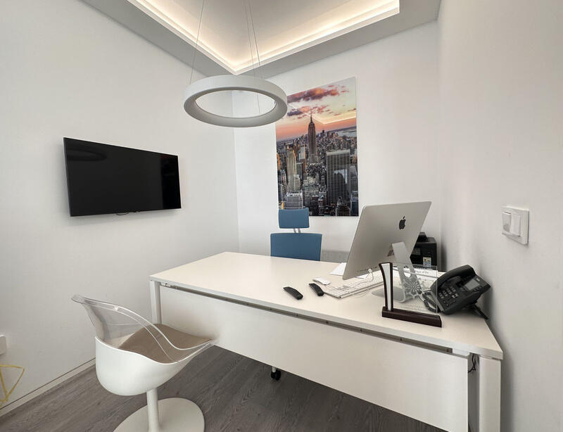 Local Comercial para alquiler a largo plazo en Puerto Banus, Málaga Local Comercial para alquiler a largo plazo en Puerto Banus, Málaga