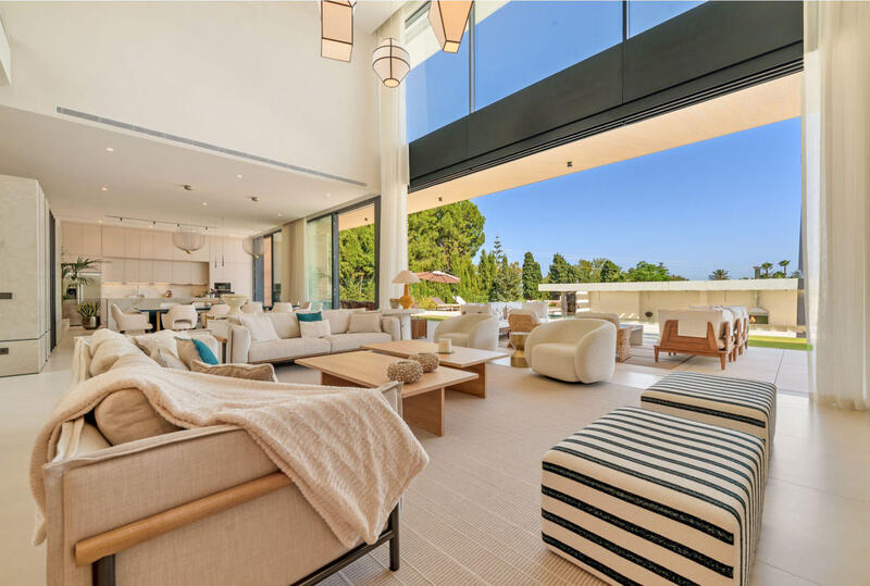 6 bedroom Villa for sale