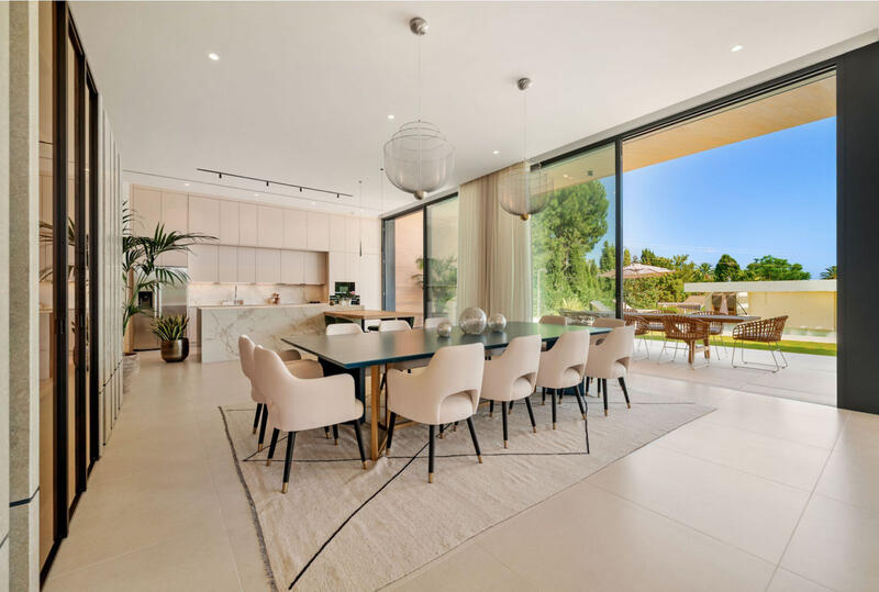 6 bedroom Villa for sale