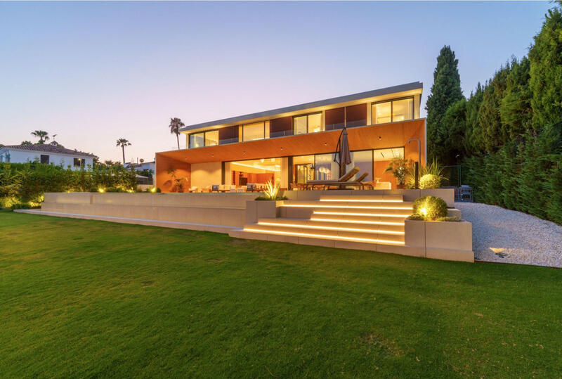 6 bedroom Villa for sale