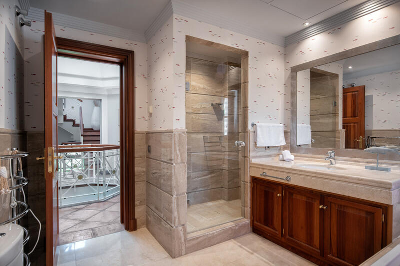 5 спальная комната вилла продается