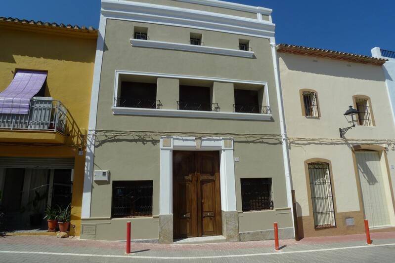 Townhouse for sale in Benidoleig, Alicante