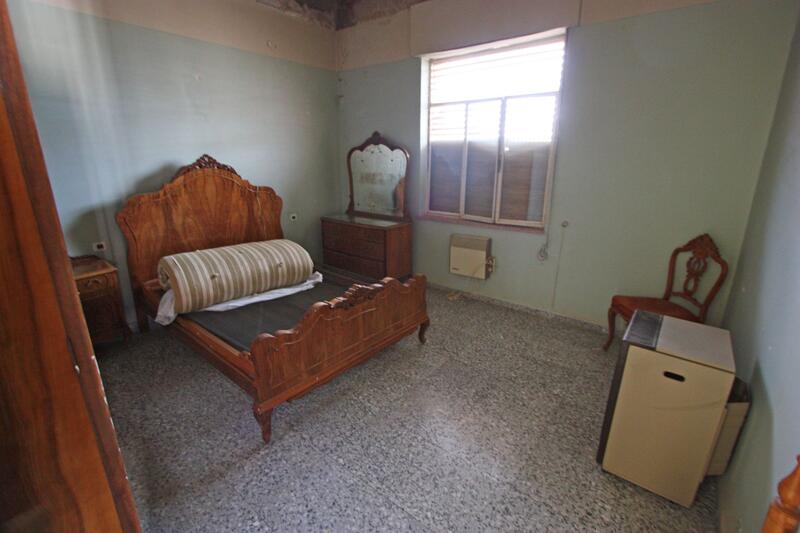 7 спальная комната городская тюрьма продается
