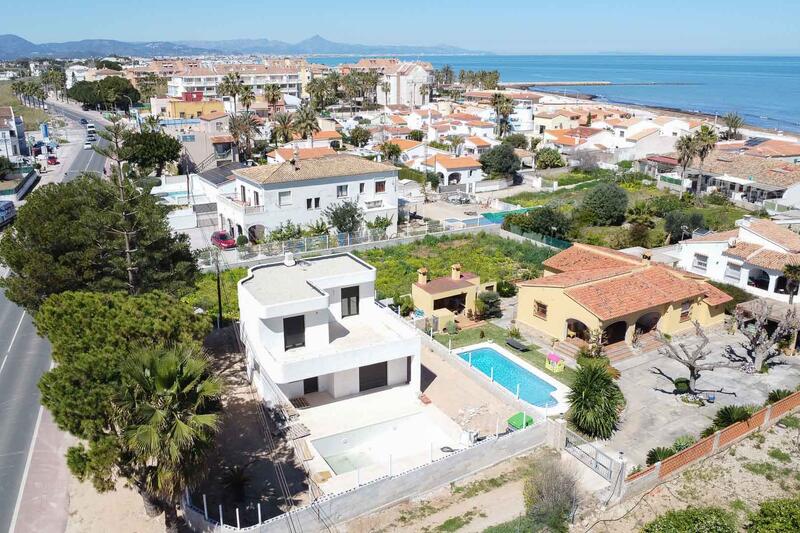 Villa en venta en Denia, Alicante