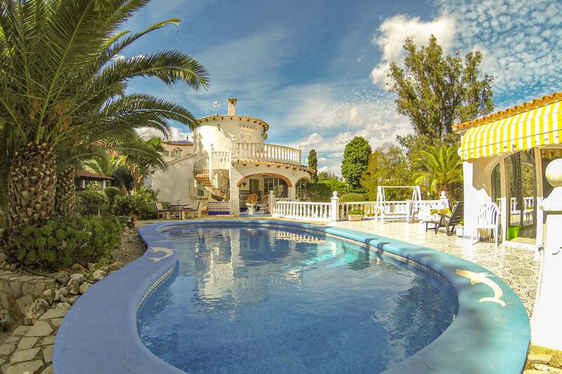 Villa en venta en Denia, Alicante