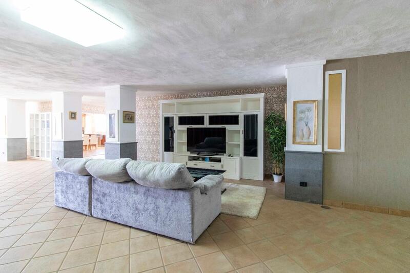 12 sovrum Villa till salu