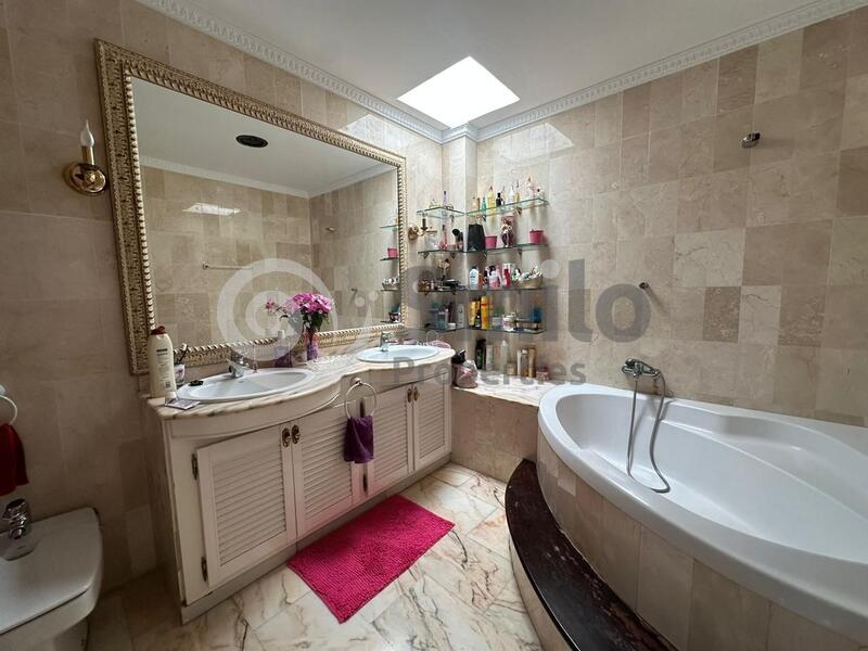 5 bedroom Villa for sale