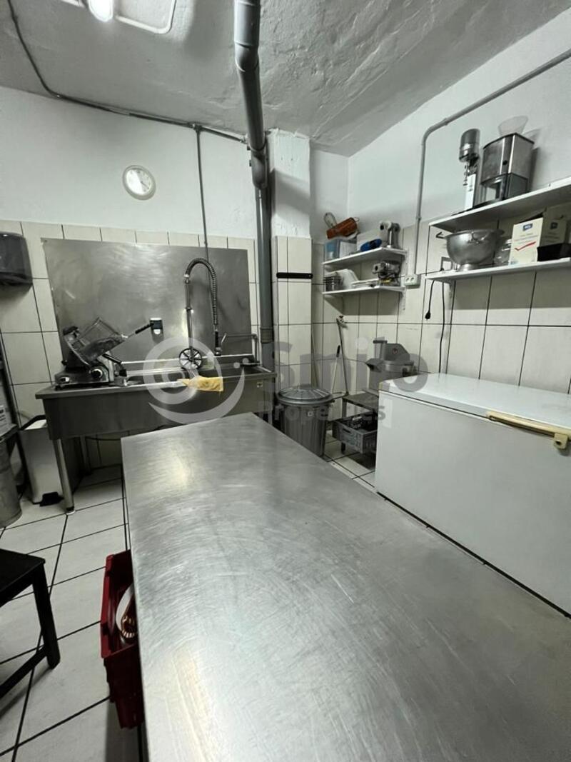 6 bedroom Commercial Property for Long Term Rent