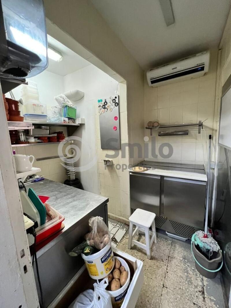 6 bedroom Commercial Property for Long Term Rent