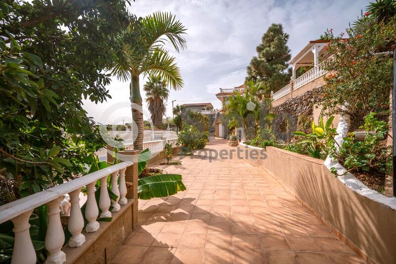 6 bedroom Villa for sale