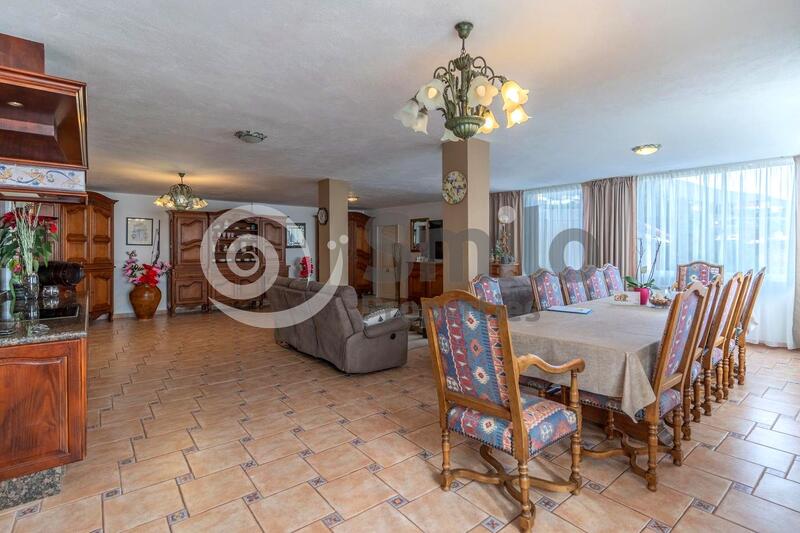 6 bedroom Villa for sale