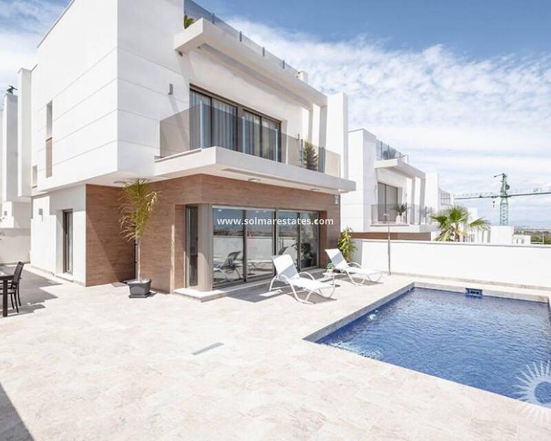 Villa till salu i Villamartin, Alicante