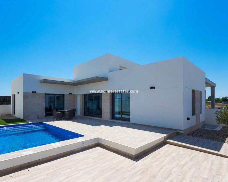 Villa till salu i Daya Nueva, Alicante