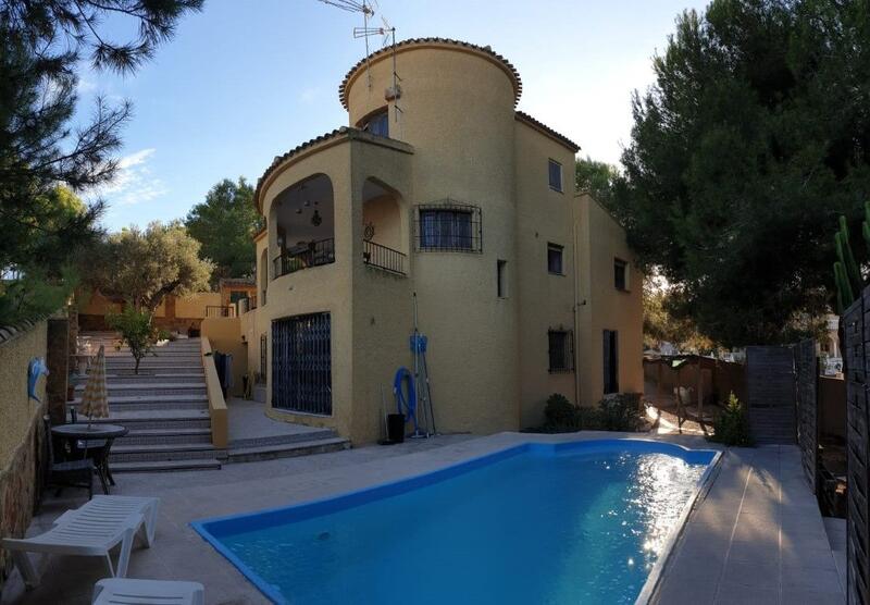 Villa Te koop in Filipinas, Alicante