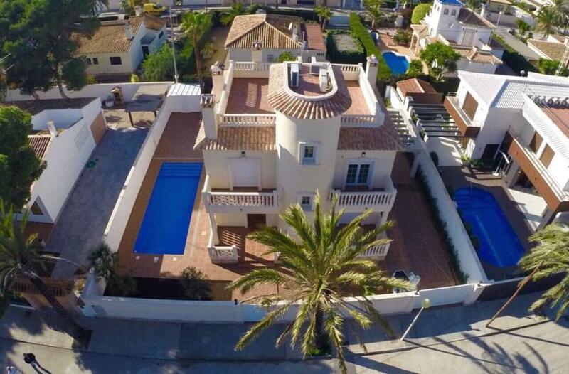 Villa till salu i Cabo Roig, Alicante