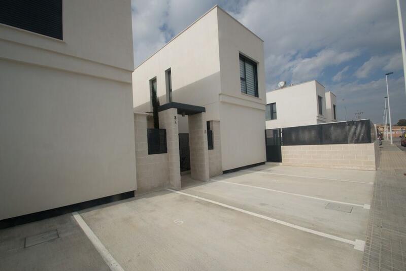 Villa for sale in Punta Prima, Alicante