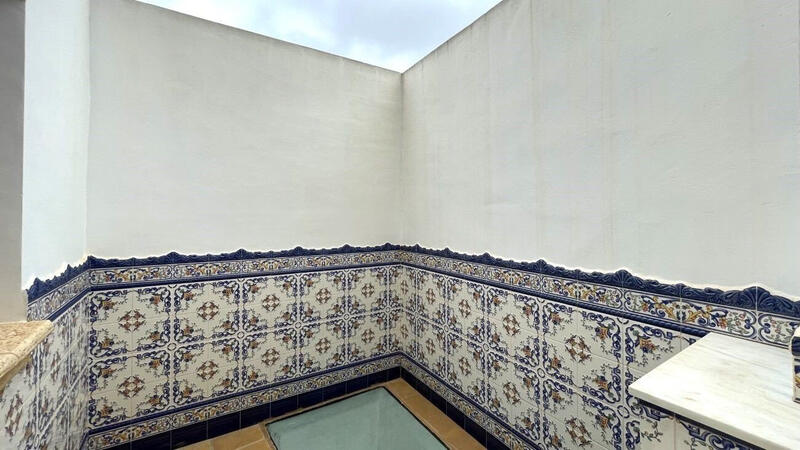 4 slaapkamer Gezinswoning Te koop