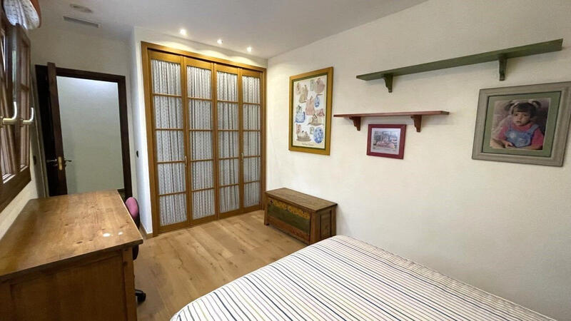 4 slaapkamer Gezinswoning Te koop