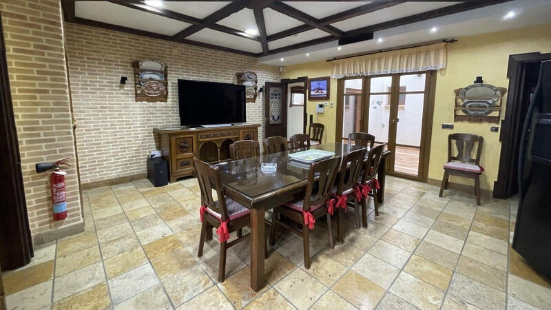 4 slaapkamer Gezinswoning Te koop