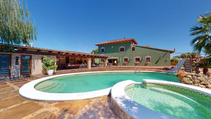 4 bedroom Villa for sale