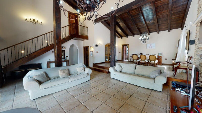 6 bedroom Villa for sale