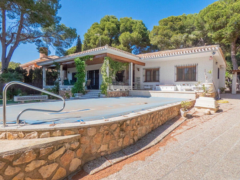 Villa til salgs i Dehesa de Campoamor, Alicante