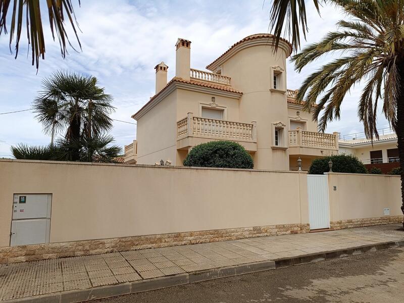 Villa for sale in Cabo Roig, Alicante